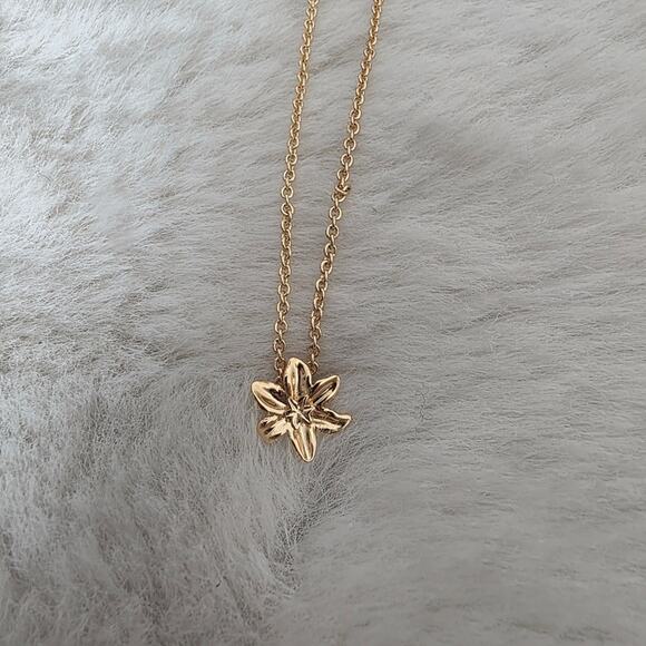 NEW Madewell Gold Flower Pendant Necklace - Picture 6 of 13